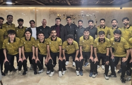 حضور مدیرعامل محترم کاراوران صنعت خاورمیانه در جمع بازیکنان تیم فوتسال